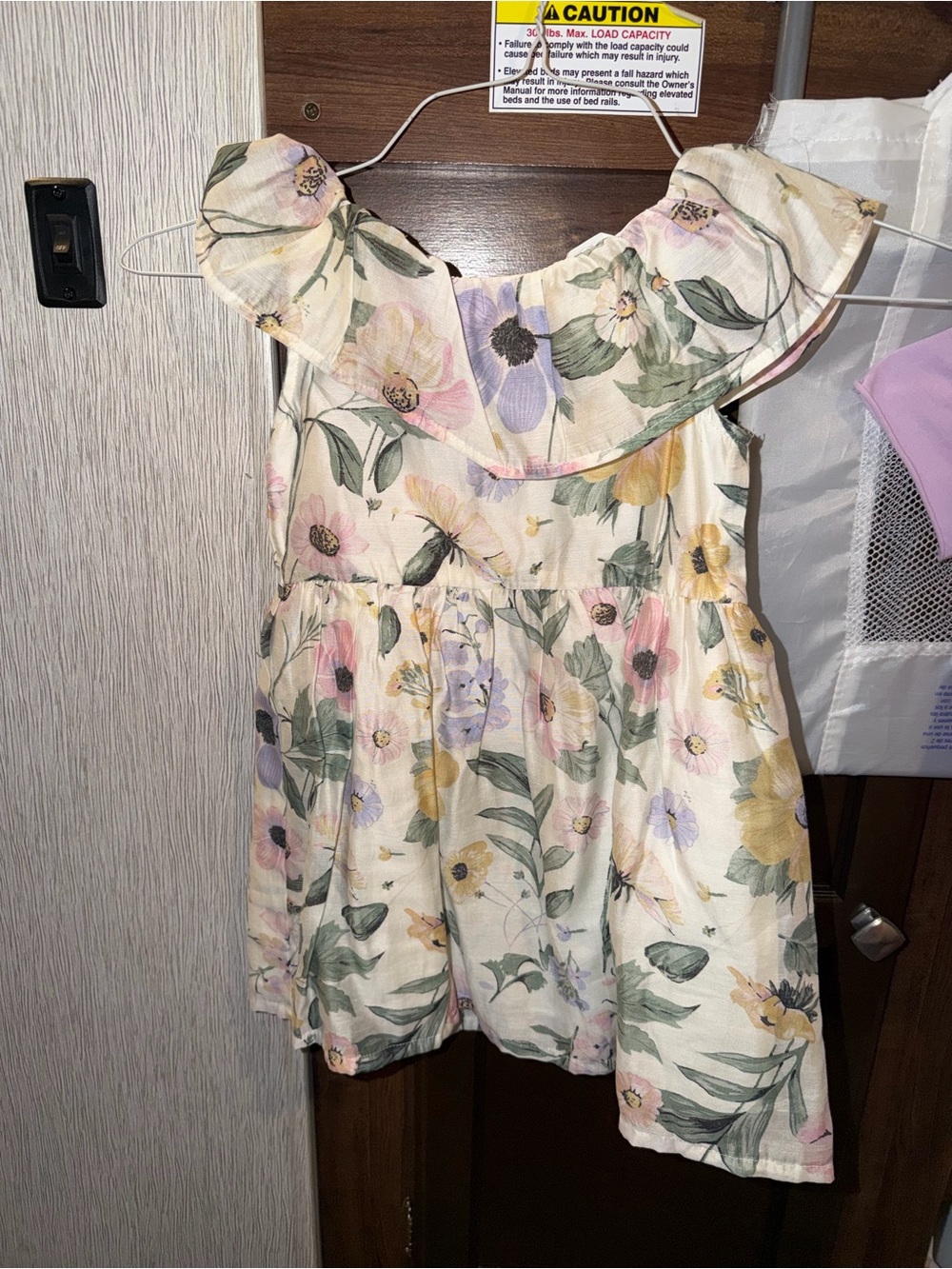 H&M | Cream Floral Ruffle Dress, size 4T